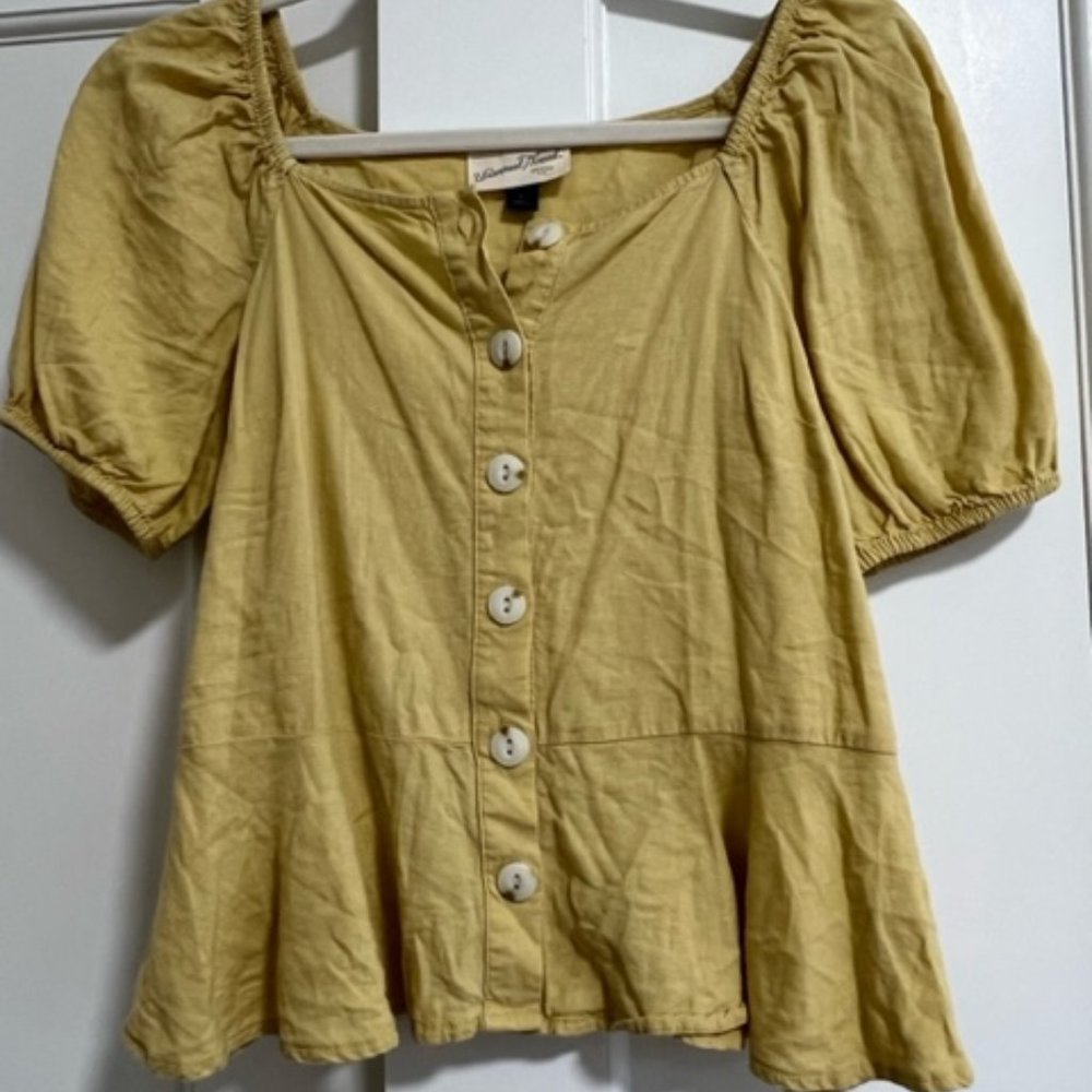 Universal Thread Linen Peasant Button Down. Yellow Top